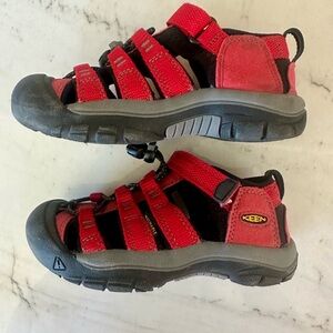KEEN Little Kid Newport H2 Ribbon Red/Gargoyle Sandal sz 11